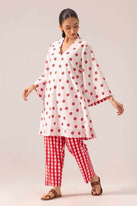 Buy Label Shreya Sharma White Cotton V-neck Printed Kurta Set Online at Aza Fashions Buy_Label Shreya Sharma_White Cotton V-neck Printed Kurta Set _Online_at_Aza_Fashions