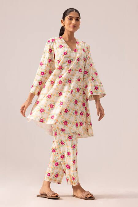 Label Shreya Sharma_Off White Cotton V-neck Floral Printed Kurta Set _Online_at_Aza_Fashions