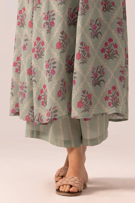 Label Shreya Sharma Sapphire Crepe V-neck Floral Print Kurta Set Online at Aza Fashions Label Shreya Sharma_Sapphire Crepe V-neck Floral Print Kurta Set _Online_at_Aza_Fashions