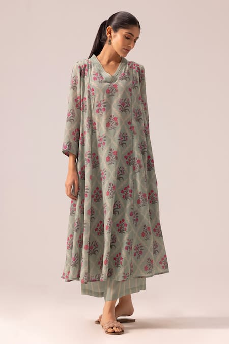 Buy Label Shreya Sharma Sapphire Crepe V-neck Floral Print Kurta Set Online at Aza Fashions Buy_Label Shreya Sharma_Sapphire Crepe V-neck Floral Print Kurta Set _Online_at_Aza_Fashions