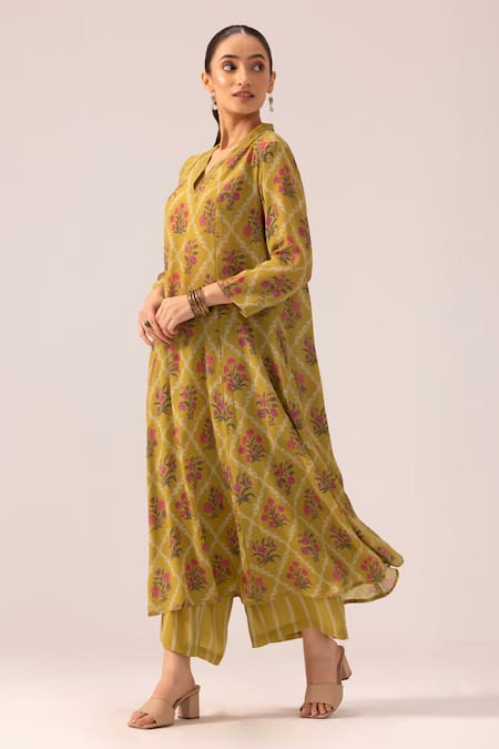 Label Shreya Sharma_Yellow Crepe V-neck Floral Printed Kurta And Pant Set _Online_at_Aza_Fashions