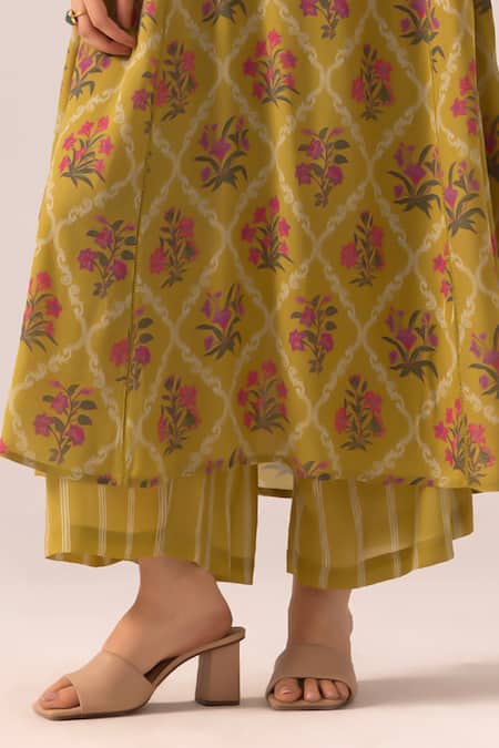 Buy_Label Shreya Sharma_Yellow Crepe V-neck Floral Printed Kurta And Pant Set _Online_at_Aza_Fashions