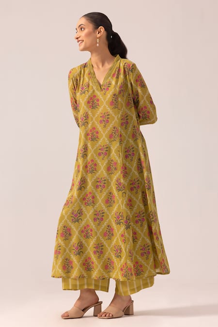 Label Shreya Sharma_Yellow Crepe V-neck Floral Printed Kurta And Pant Set _at_Aza_Fashions
