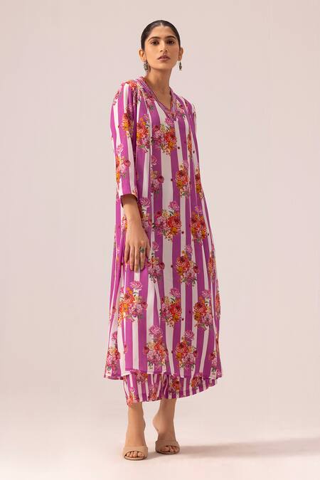 Label Shreya Sharma Pink Crepe V-neck Floral Print Kurta Set Online at Aza Fashions Label Shreya Sharma_Pink Crepe V-neck Floral Print Kurta Set _Online_at_Aza_Fashions