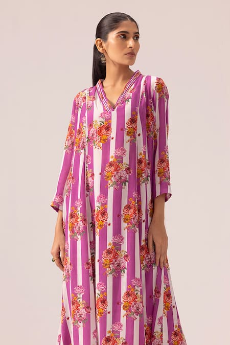 Buy Label Shreya Sharma Pink Crepe V-neck Floral Print Kurta Set Online at Aza Fashions Buy_Label Shreya Sharma_Pink Crepe V-neck Floral Print Kurta Set _Online_at_Aza_Fashions