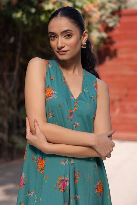 Label Shreya Sharma Blue Cotton V-neck Floral Print Sleeveless Midi Dress Online at Aza Fashions Label Shreya Sharma_Blue Cotton V-neck Floral Print Sleeveless Midi Dress _Online_at_Aza_Fashions