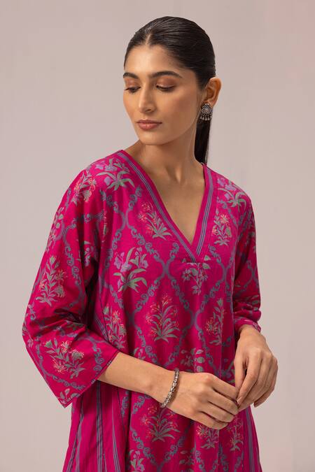 Label Shreya Sharma Pink Cotton V-neck Printed Choga Kurta And Pant Set Online at Aza Fashions Label Shreya Sharma_Pink Cotton V-neck Printed Choga Kurta And Pant Set _Online_at_Aza_Fashions