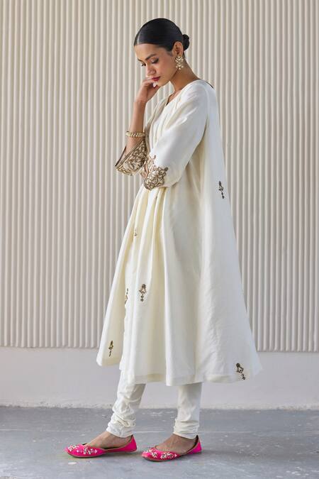 Buy_Sarang Kaur_White Cotton Embroidery V-neck Hand Kaftan Kurta Set _Online_at_Aza_Fashions
