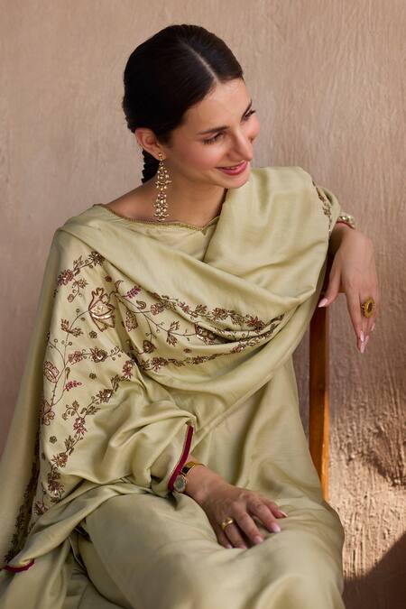 Shop_Sarang Kaur_Green Cotton Embroidery V-neck Hand Noori Kurta Set _Online_at_Aza_Fashions