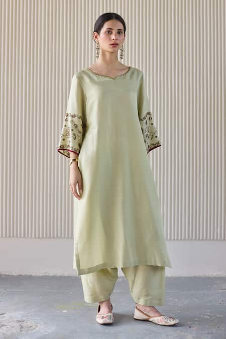 Sarang Kaur_Green Cotton Embroidery V-neck Hand Noori Kurta Set _at_Aza_Fashions