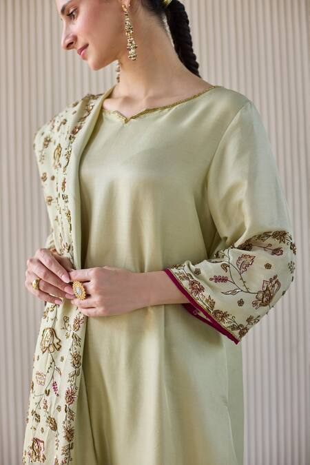 Buy_Sarang Kaur_Green Cotton Embroidery V-neck Hand Noori Kurta Set 