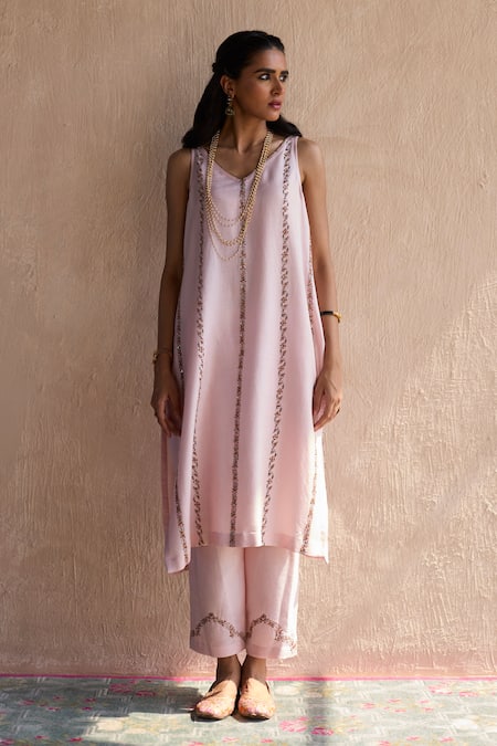 Sarang Kaur Pink Cotton Embroidery, Beads V-neck Nidhi Kurta Set at Aza Fashions Sarang Kaur_Pink Cotton Embroidery, Beads V-neck Nidhi Kurta Set _at_Aza_Fashions