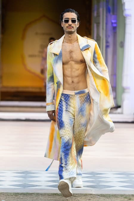 Mandira Wirk Resort Long Jacket With Yellow Mellow Strokes 