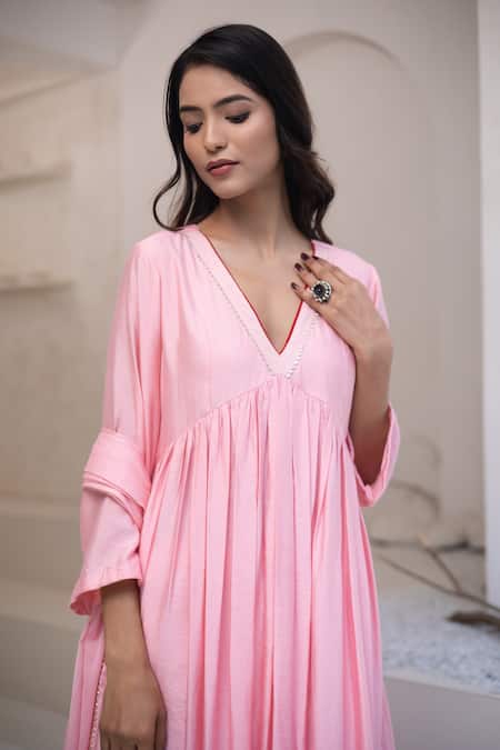 Avaha_Pink Cotton V-neck Aasai Light Kurta Set _Online_at_Aza_Fashions