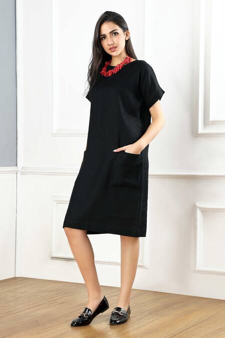 Gothilo Black Linen Crew Neck Pitch Pocket Dress Online at Aza Fashions Gothilo_Black Linen Crew Neck Pitch Pocket Dress _Online_at_Aza_Fashions