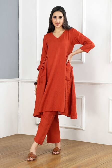 Buy_Gothilo_Orange Linen V-neck Burnt Pleated Kurta Set _Online_at_Aza_Fashions