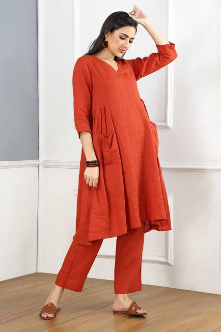 Shop_Gothilo_Orange Linen V-neck Burnt Pleated Kurta Set _Online_at_Aza_Fashions