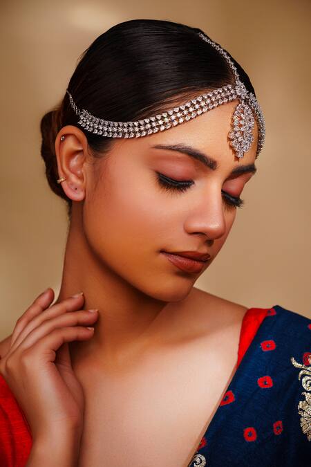 Zevar By Geeta White Diamond Studded Mathapatti Online at Aza Fashions Zevar By Geeta_White Diamond Studded Mathapatti _Online_at_Aza_Fashions