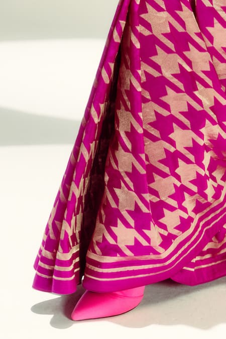 Buy_Ekaya Banaras_Red Silk Zari Rani Pink Gold Houndstooth Saree _Online_at_Aza_Fashions