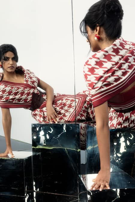 Ekaya Banaras Red Silk Round Neck And Vanilla Houndstooth Saree Online at Aza Fashions Ekaya Banaras_Red Silk Round Neck And Vanilla Houndstooth Saree _Online_at_Aza_Fashions