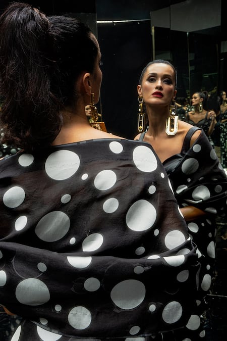 Buy Ekaya Banaras Black Organza Cut Work V-neck Polka Dot Saree Online at Aza Fashions Buy_Ekaya Banaras_Black Organza Cut Work V-neck Polka Dot Saree _Online_at_Aza_Fashions