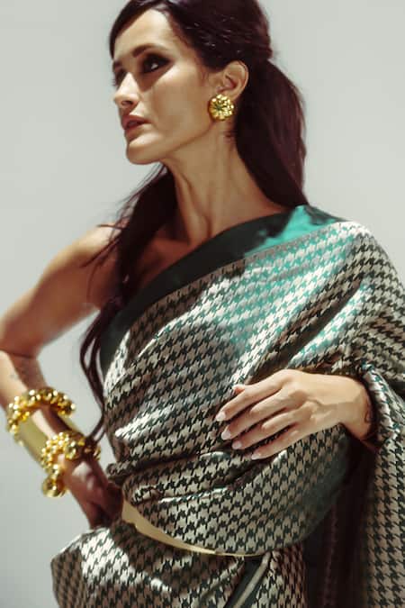 Ekaya Banaras_Emerald Green Silk Satin Zari Asymmetric Houndstooth Saree _Online_at_Aza_Fashions