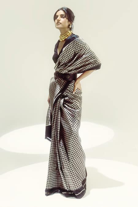 Shop Ekaya Banaras Black Silk Satin Zari Round Neck Gold Houndstooth Saree at Aza Fashions Shop_Ekaya Banaras_Black Silk Satin Zari Round Neck Gold Houndstooth Saree _at_Aza_Fashions