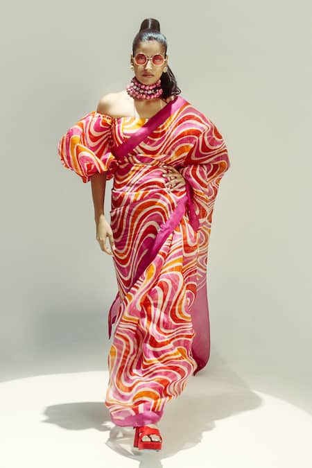 Buy_Ekaya Banaras_Red Organza Off-shoulder Groovy Waves Printed Saree Set _Online_at_Aza_Fashions