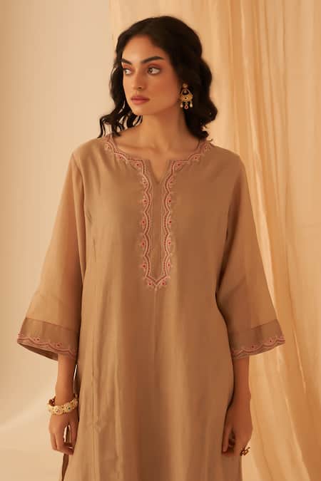 Janki India Beige Chanderi, Organza Embroidery Split V-neck Thread Kurta Set Online at Aza Fashions Janki India_Beige Chanderi, Organza Embroidery Split V-neck Thread Kurta Set _Online_at_Aza_Fashions