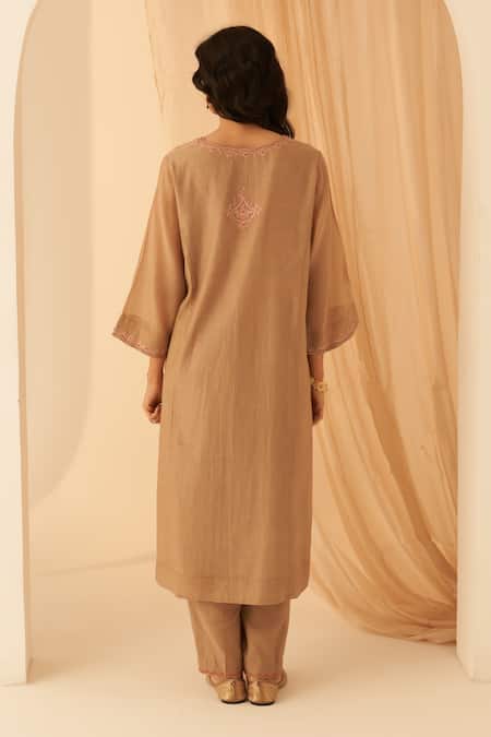 Shop Janki India Beige Chanderi, Organza Embroidery Split V-neck Thread Kurta Set at Aza Fashions Shop_Janki India_Beige Chanderi, Organza Embroidery Split V-neck Thread Kurta Set _at_Aza_Fashions