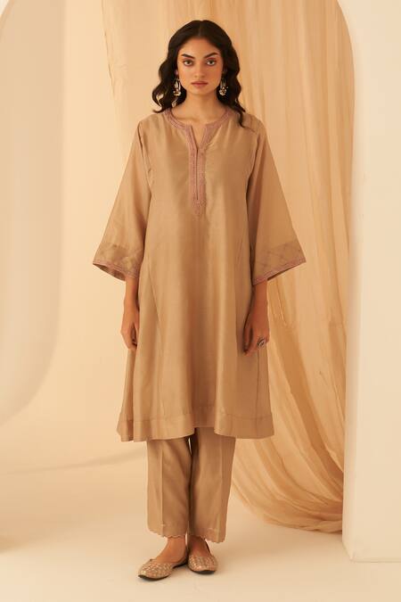 Buy_Janki India_Beige Chanderi, Organza Embroidery Round Neck Resham Jaal Kurta Set _Online_at_Aza_Fashions