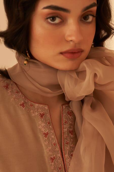 Janki India_Cream Chanderi, Organza Embroidery Round Neck Sindhi Kurta Set _at_Aza_Fashions
