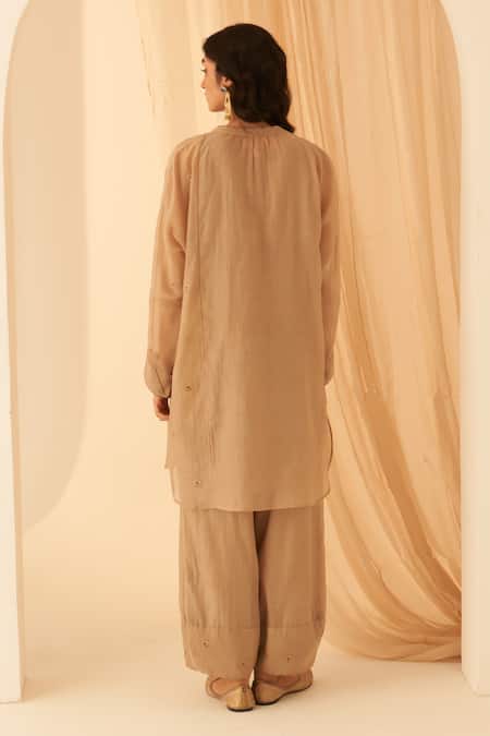 Shop Janki India Beige Chanderi, Organza Embroidery Split V-neck Champagne Floral Buti Kurta Set at Aza Fashions Shop_Janki India_Beige Chanderi, Organza Embroidery Split V-neck Champagne Floral Buti Kurta Set _at_Aza_Fashions