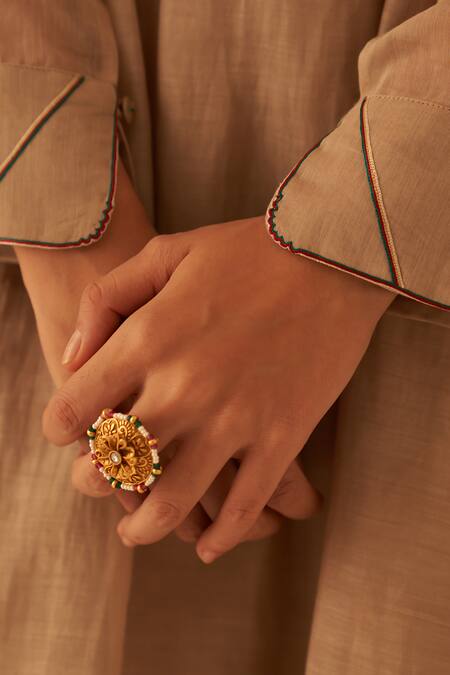 Buy Janki India Beige Chanderi, Organza Embroidery Split V-neck Champagne Floral Buti Kurta Set Online at Aza Fashions Buy_Janki India_Beige Chanderi, Organza Embroidery Split V-neck Champagne Floral Buti Kurta Set _Online_at_Aza_Fashions