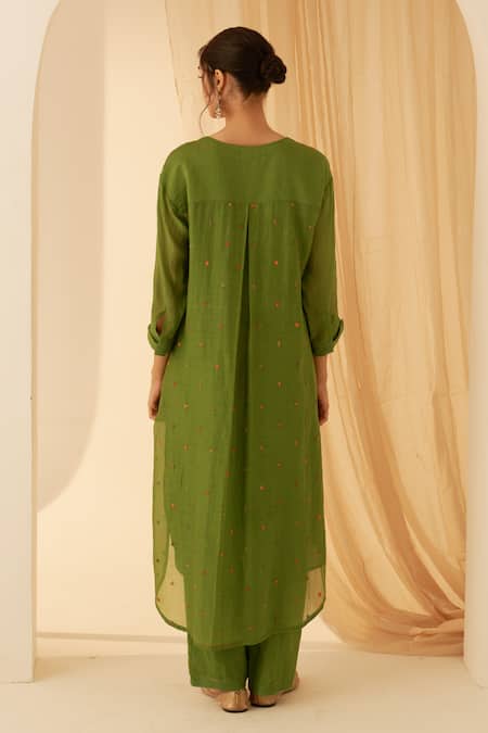 Shop Janki India Green Chanderi Embroidery Round Neck Cross Taanka Kurta Set at Aza Fashions Shop_Janki India_Green Chanderi Embroidery Round Neck Cross Taanka Kurta Set _at_Aza_Fashions