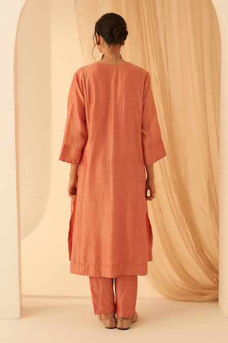 Shop Janki India Peach Chanderi, Organza Embroidery V-neck Floral Kurta Set at Aza Fashions Shop_Janki India_Peach Chanderi, Organza Embroidery V-neck Floral Kurta Set _at_Aza_Fashions
