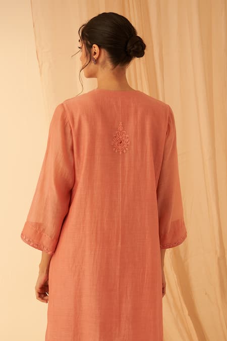 Shop Janki India Peach Chanderi, Organza Embroidery Split V-neck Floral Kurta Set at Aza Fashions Shop_Janki India_Peach Chanderi, Organza Embroidery Split V-neck Floral Kurta Set _at_Aza_Fashions