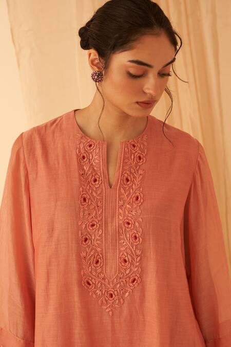 Shop Janki India Peach Chanderi, Organza Embroidery Split V-neck Floral Kurta Set Online at Aza Fashions Shop_Janki India_Peach Chanderi, Organza Embroidery Split V-neck Floral Kurta Set _Online_at_Aza_Fashions