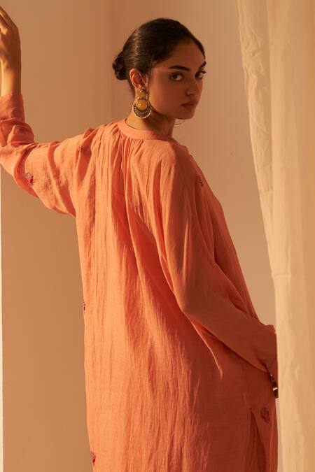 Janki India Peach Chanderi Embroidery Collared Resham Buti Kurta Set Online at Aza Fashions Janki India_Peach Chanderi Embroidery Collared Resham Buti Kurta Set _Online_at_Aza_Fashions