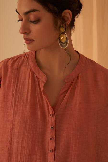 Shop Janki India Peach Chanderi Embroidery Collared Resham Buti Kurta Set Online at Aza Fashions Shop_Janki India_Peach Chanderi Embroidery Collared Resham Buti Kurta Set _Online_at_Aza_Fashions