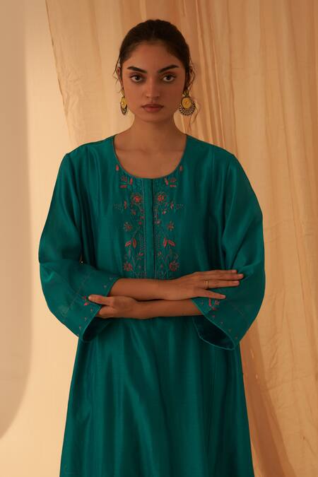Janki India_Turquoise Chanderi, Organza Embroidery Round Neck Kurta Set With Floral _Online_at_Aza_Fashions