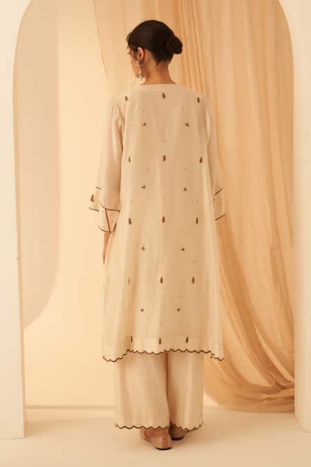 Shop Janki India Ivory Chanderi, Cotton, Organza Embroidery Round Neck Kurta Set With Dupatta at Aza Fashions Shop_Janki India_Ivory Chanderi, Cotton, Organza Embroidery Round Neck Kurta Set With Dupatta _at_Aza_Fashions