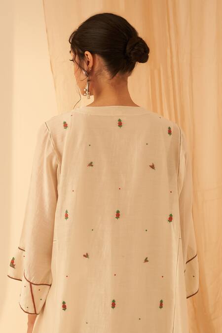 Janki India Ivory Chanderi, Cotton, Organza Embroidery Round Neck Kurta Set With Dupatta Online at Aza Fashions Janki India_Ivory Chanderi, Cotton, Organza Embroidery Round Neck Kurta Set With Dupatta _Online_at_Aza_Fashions