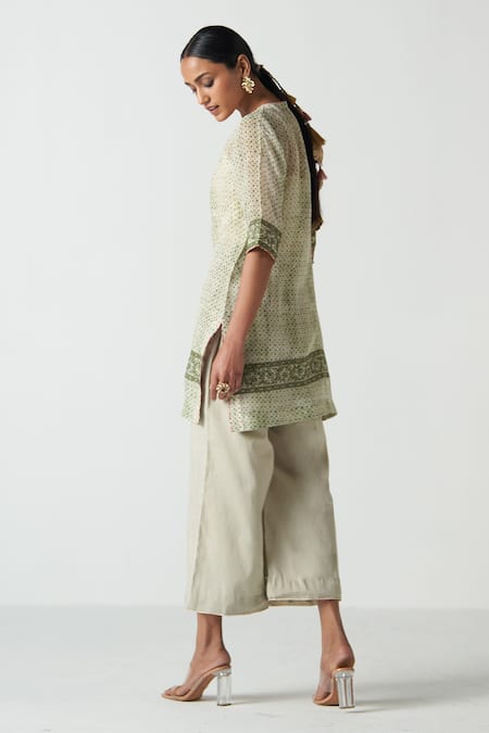 Studio Bagechaa Green Organza, Chanderi, Cotton Embroidery Round Neck Angoor Kurta Set Online at Aza Fashions Studio Bagechaa_Green Organza, Chanderi, Cotton Embroidery Round Neck Angoor Kurta Set _Online_at_Aza_Fashions