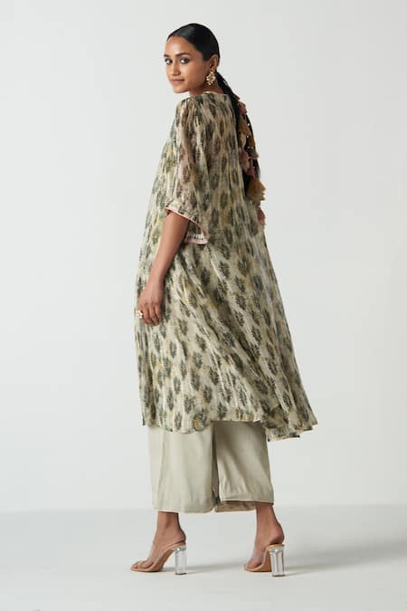 Studio Bagechaa Green Chanderi Khishmish Cape And Pant Set Online at Aza Fashions Studio Bagechaa_Green Chanderi Khishmish Cape And Pant Set _Online_at_Aza_Fashions