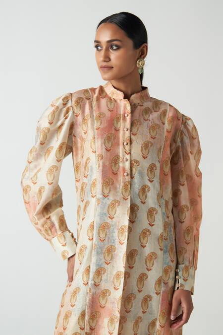 Studio Bagechaa Peach Chanderi Mandarin Collar Khumani Coordinated Kurta Set Online at Aza Fashions Studio Bagechaa_Peach Chanderi Mandarin Collar Khumani Coordinated Kurta Set _Online_at_Aza_Fashions