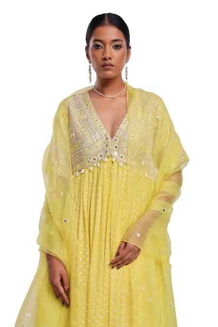 Buy Surbhi Gupta Green Chiffon Embroidery V-neck Anarkali Set Online at Aza Fashions Buy_Surbhi Gupta_Green Chiffon Embroidery V-neck Anarkali Set _Online_at_Aza_Fashions