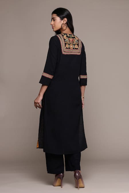 Shop Ritu Kumar Black Cotton Embroidery Keyhole Neck Carpet Kurta Set at Aza Fashions Shop_Ritu Kumar_Black Cotton Embroidery Keyhole Neck Carpet Kurta Set _at_Aza_Fashions