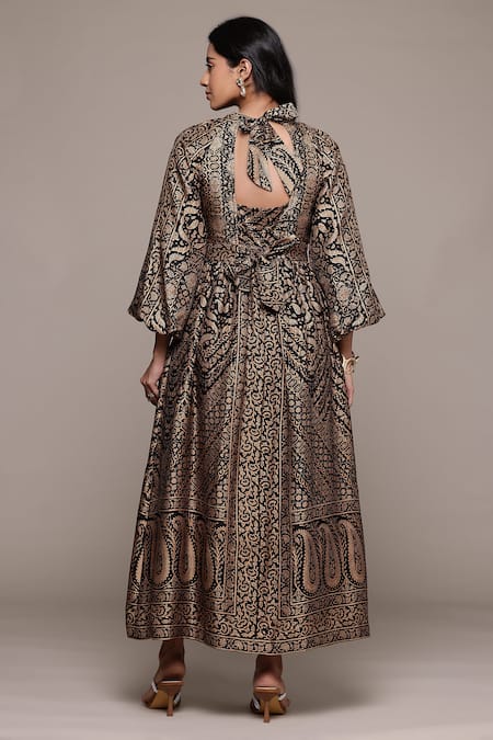 Shop Ritu Kumar Black Silk Round Neck Flowret K Anarkali Set at Aza Fashions Shop_Ritu Kumar_Black Silk Round Neck Flowret K Anarkali Set _at_Aza_Fashions