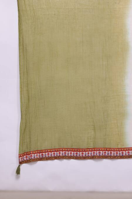 Ritu Kumar, Ri.Ritu Kumar, aarke Ritu Kumar_Off White Cotton Embroidery V-neck Printed Kurta Set With Dupatta_at_Aza_Fashions